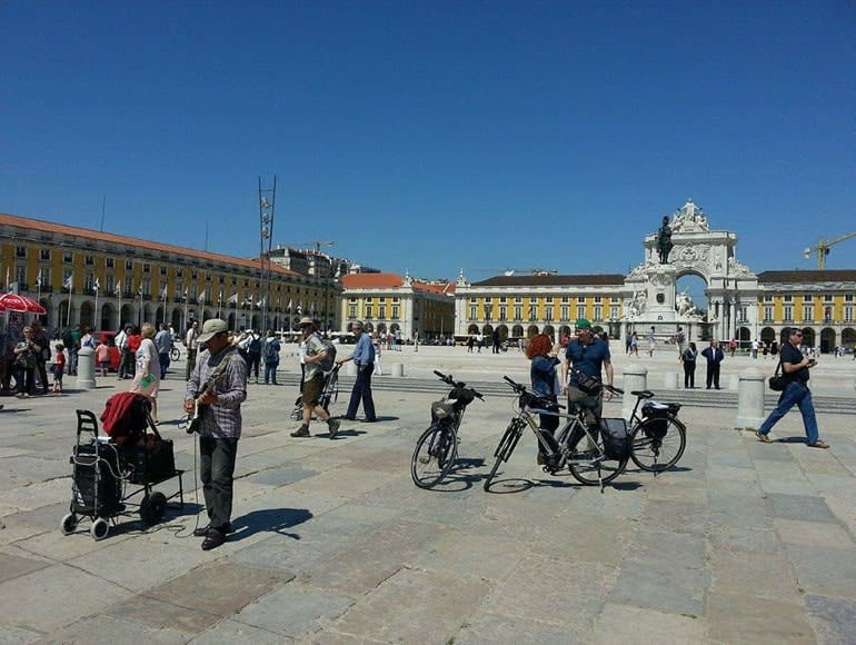 Cycling Tour, Comércio Square