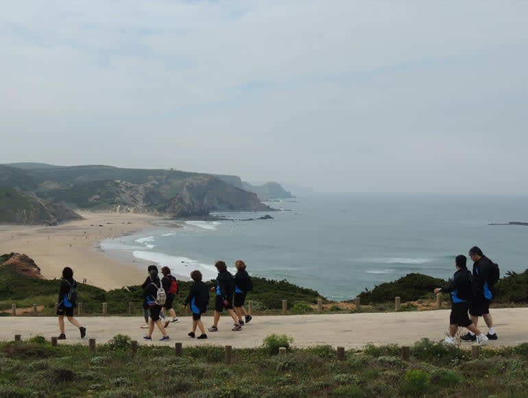 Caminhar perto da praia 