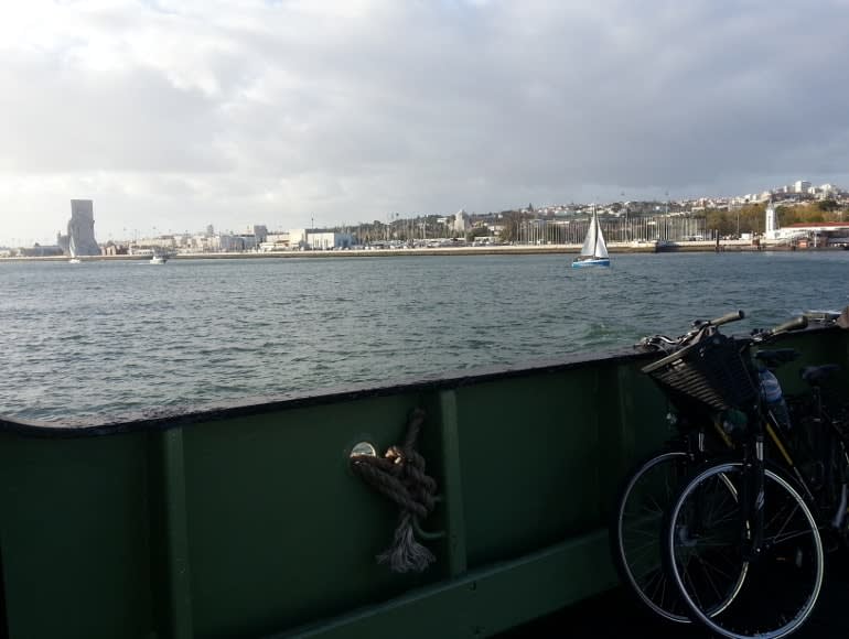 Ferry crossing, Monument of Discoveries view
